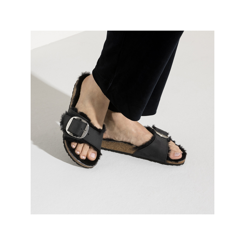 Birkenstock Madrid ženski natikači z ovčko v črni barvi regular fit 1020088